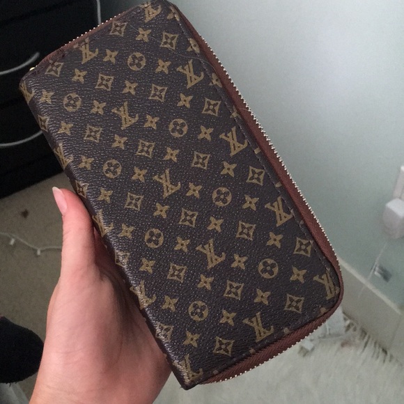 WALLET - Picture 1 of 1